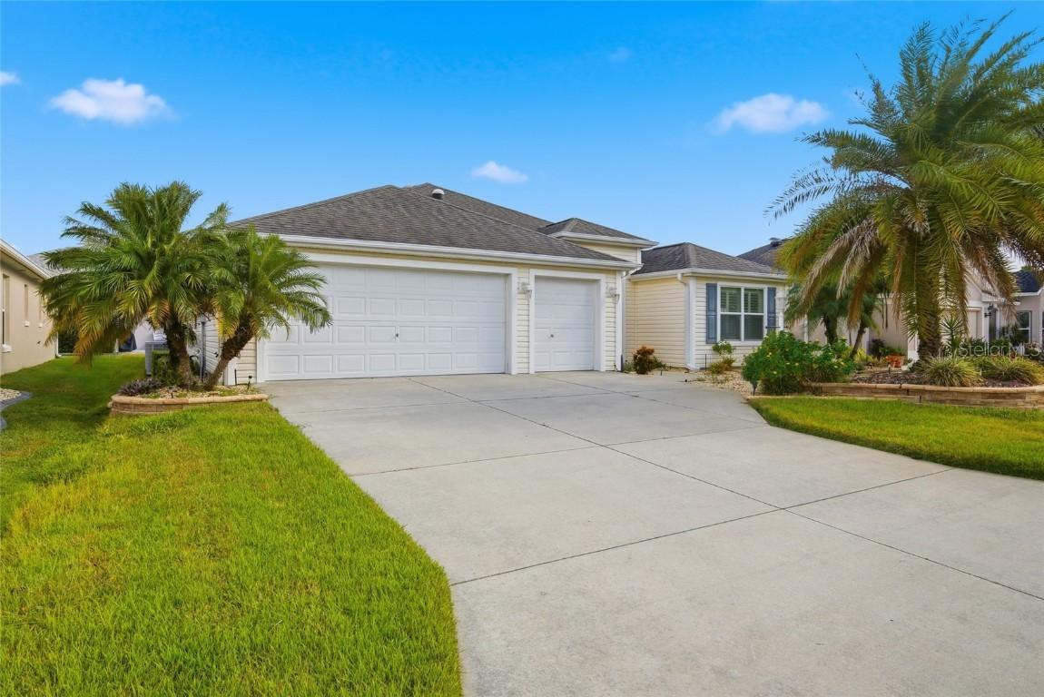 1923 Useppa Oaks Ln., The Villages, FL 32163