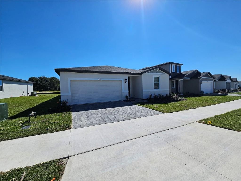 823 Sunshower Dr., Lady Lake, FL 32159