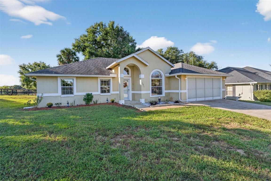 2011 Oakbend Dr., Eustis, FL 32726