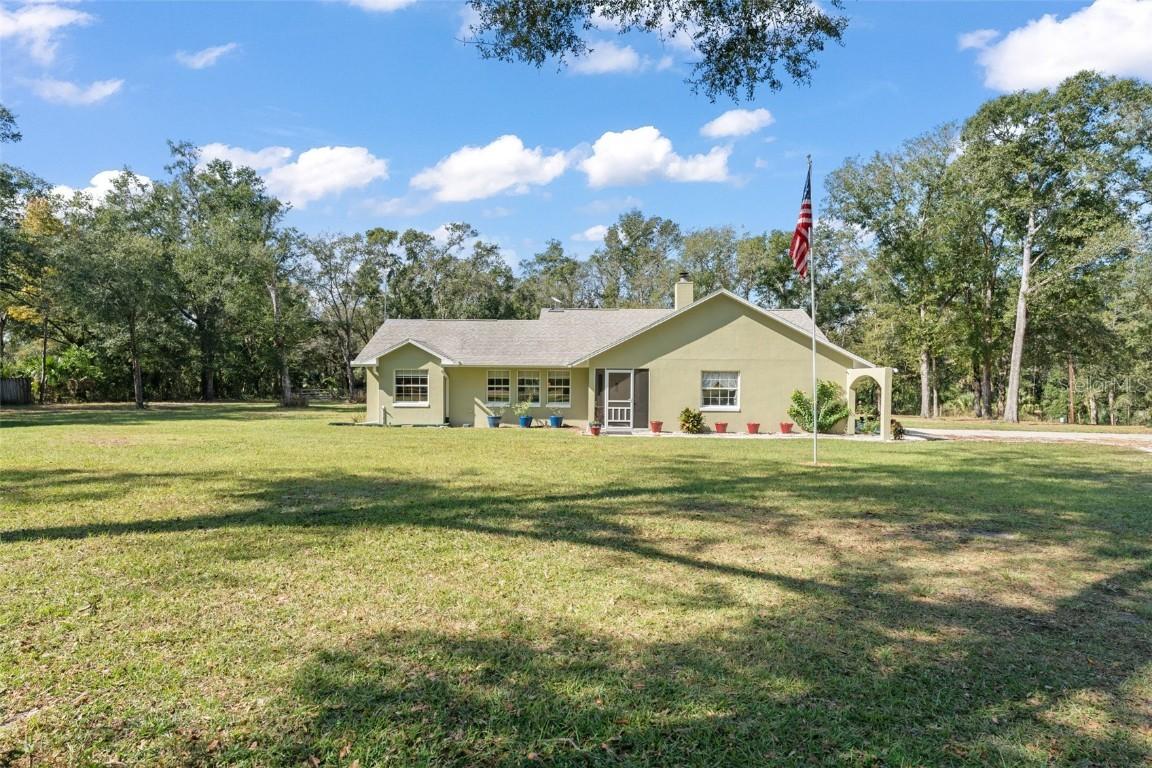 22126 Quale Grove Rd., Eustis, FL 32736