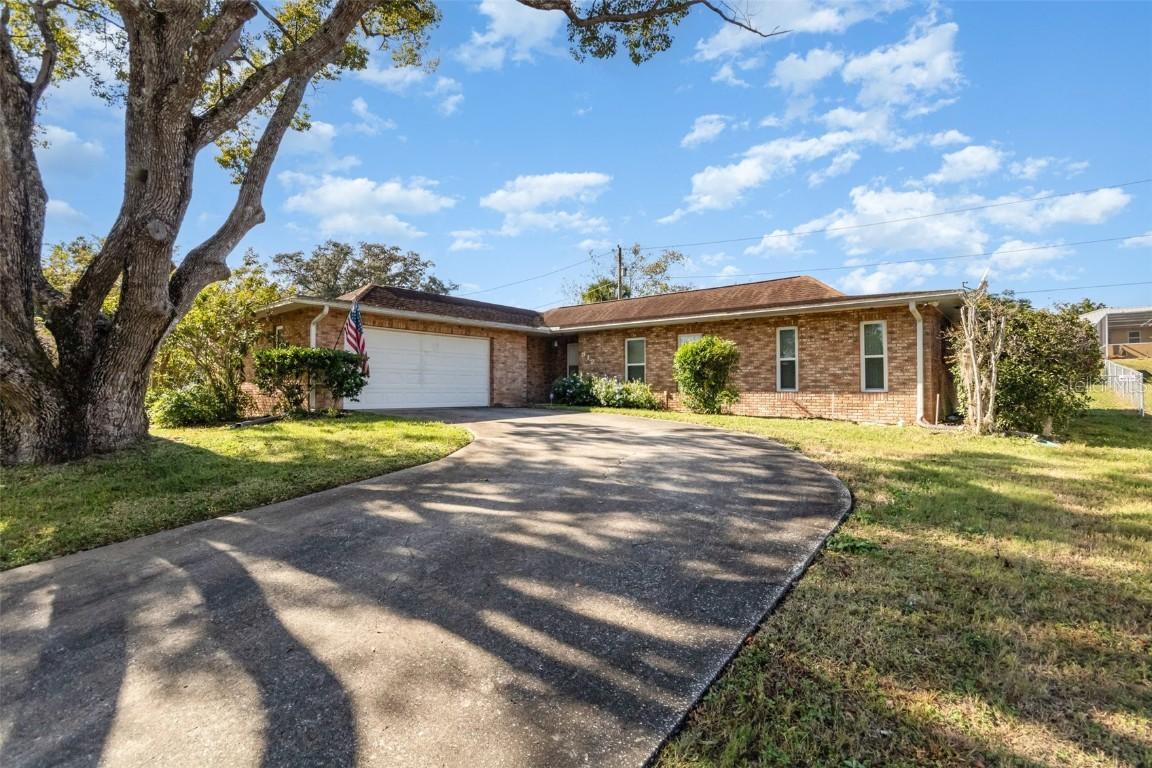 912 N Fairbairn Dr., Deltona, FL 32725