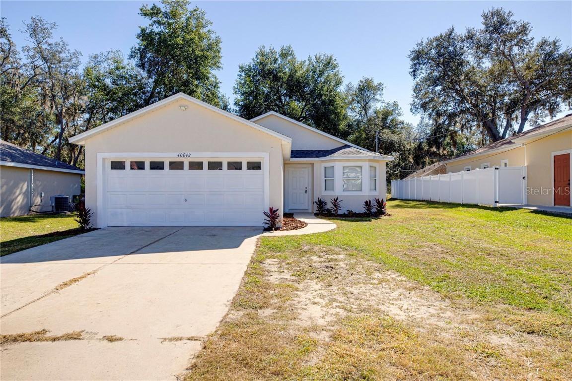 40042 Palm St., Lady Lake, FL 32159