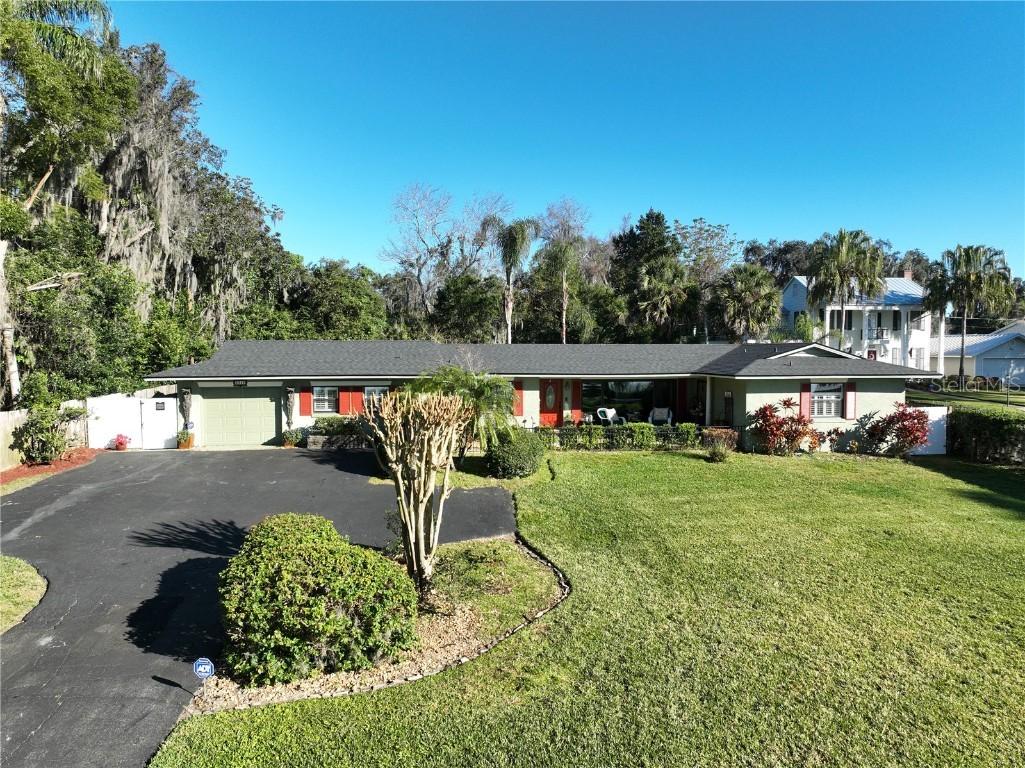 2349 Lakeshore Dr., Mount Dora, FL 32757