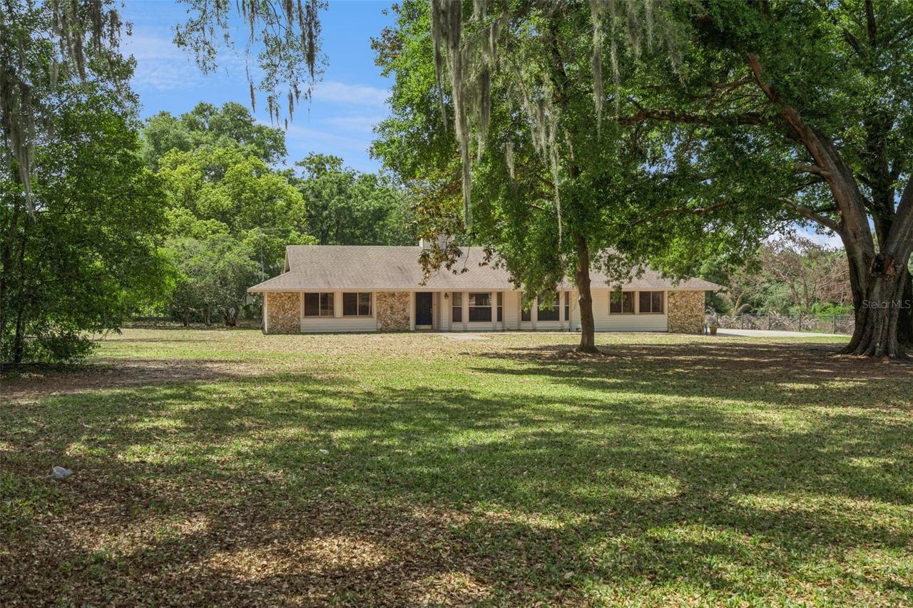 624 Hull Island Dr., Oakland, FL 34787