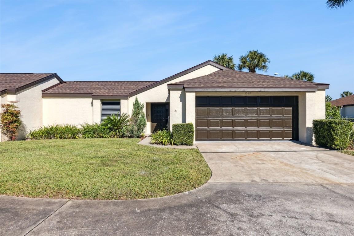 1932 Maple Cir., Tavares, FL 32778