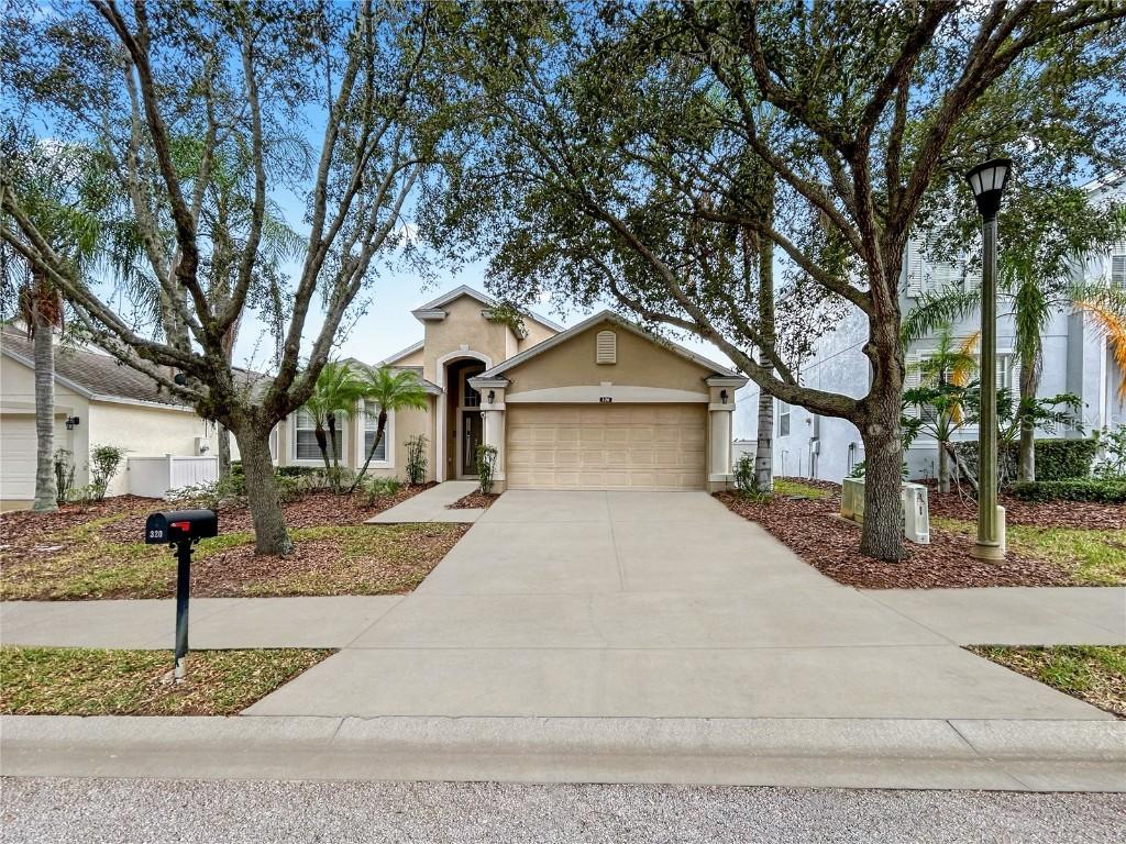 320 Henley Cir., Davenport, FL 33896