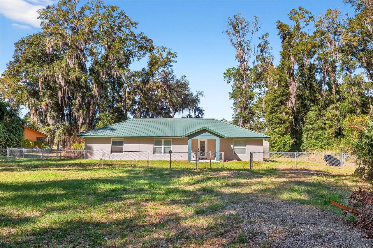 201 N West St., Interlachen, FL 32148