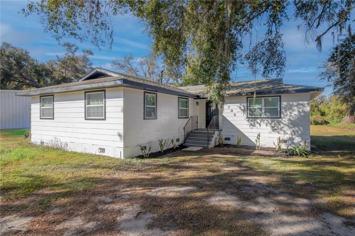 2732 Westside Dr., Leesburg, FL 34748