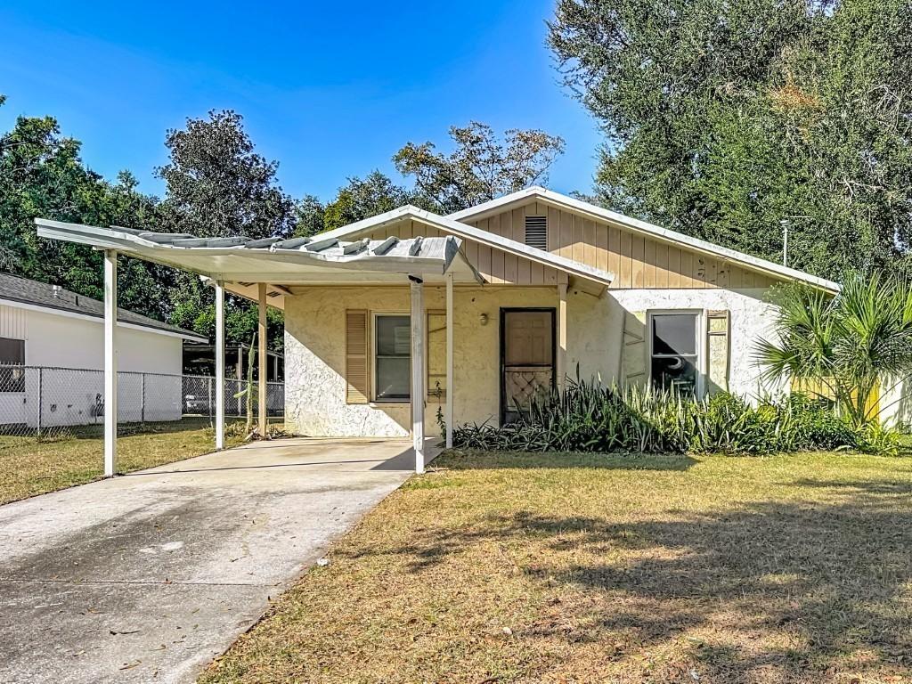 1807 N Barnes St., Plant City, FL 33563