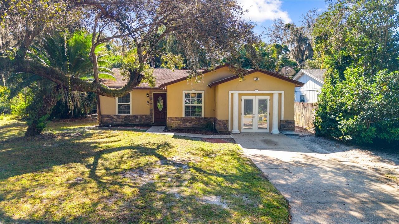 8 Wood St., Oviedo, FL 32765