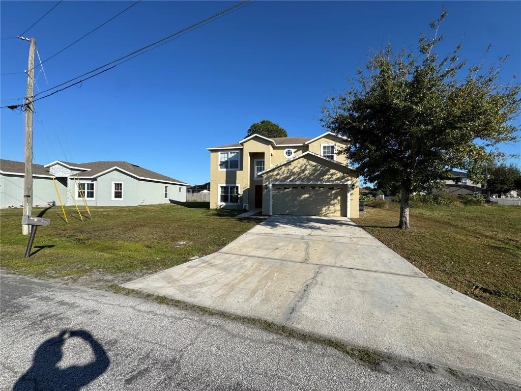 681 Basingstoke Ct., Kissimmee, FL 34758