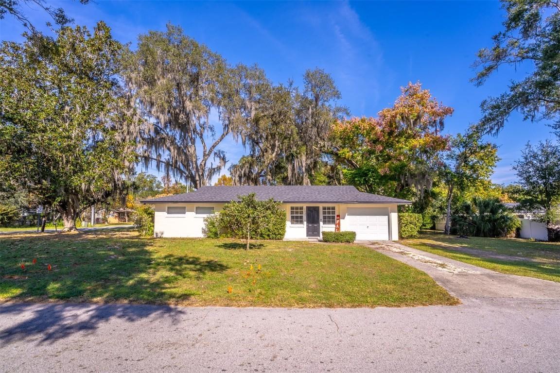 1237 W Voorhis Ave., Deland, FL 32720
