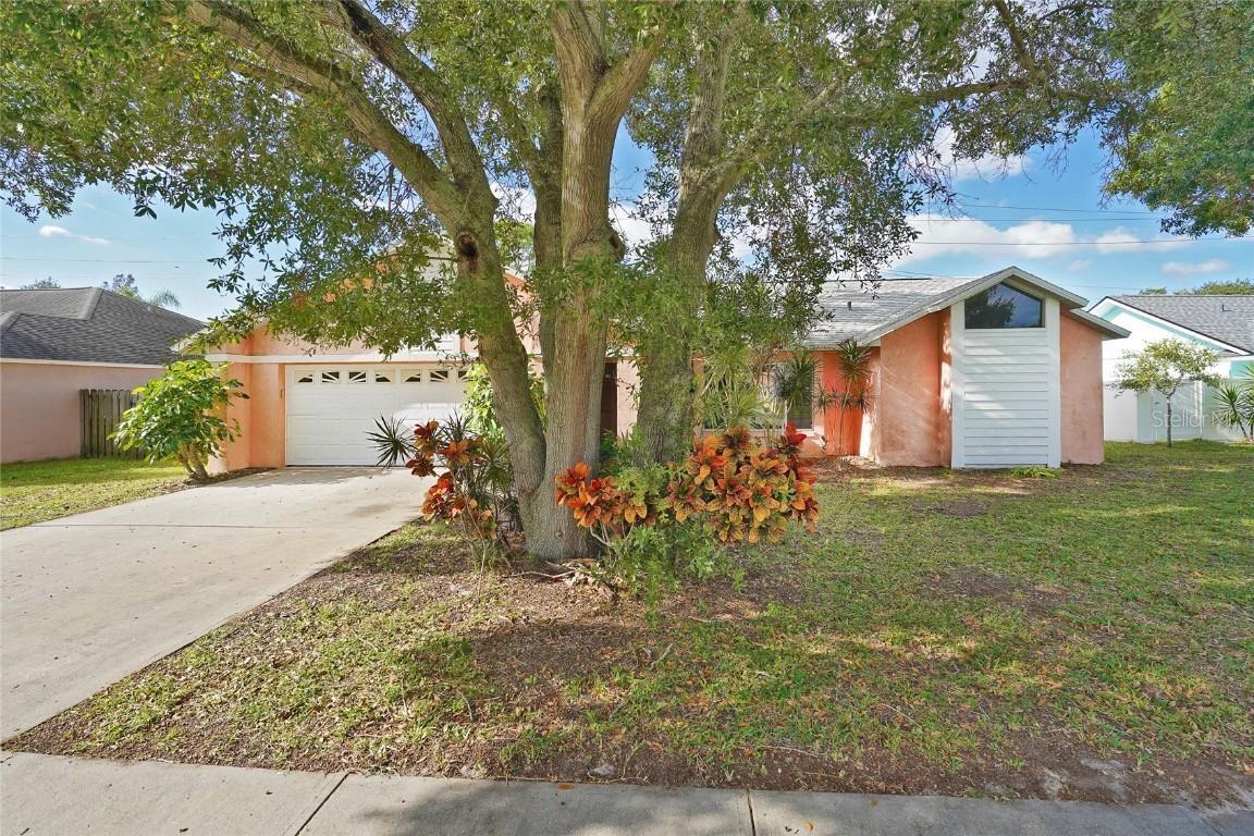 385 Island Oaks Pl., Merritt Island, FL 32953