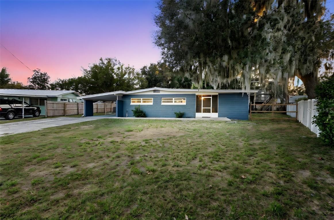 1505 Floradel Ave., Leesburg, FL 34748