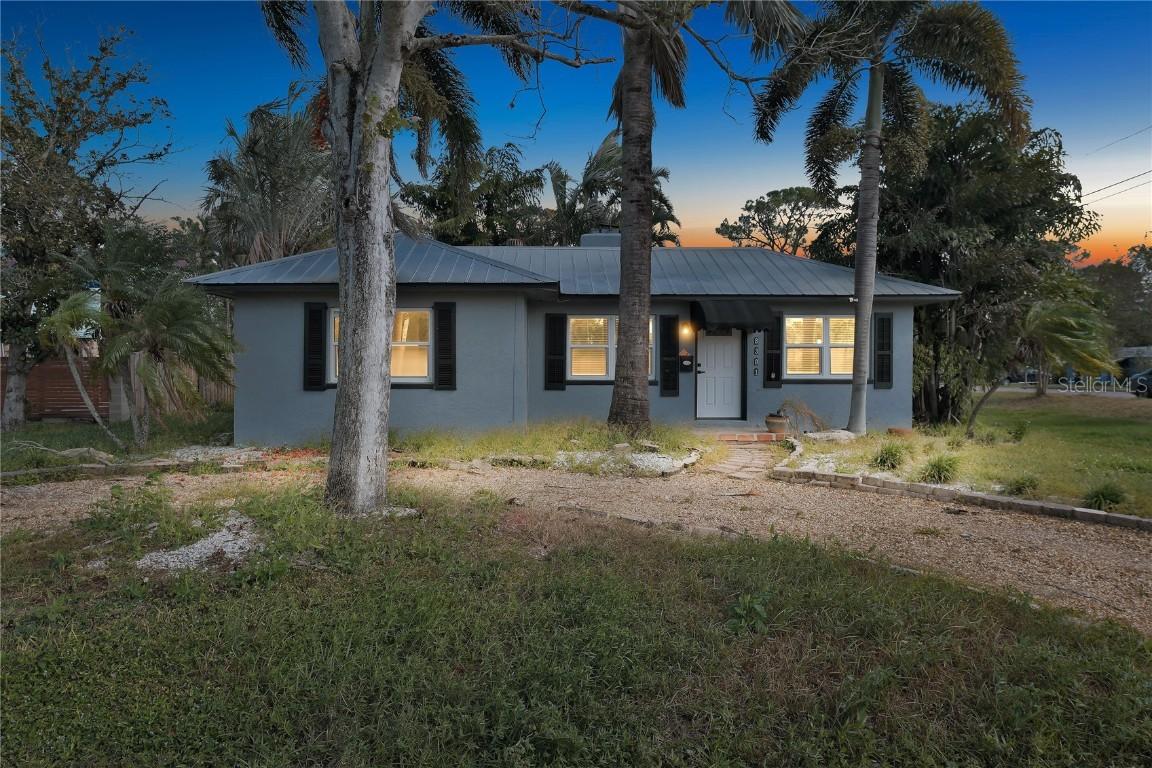 8301 Riverside Dr., St Petersburg, FL 33702