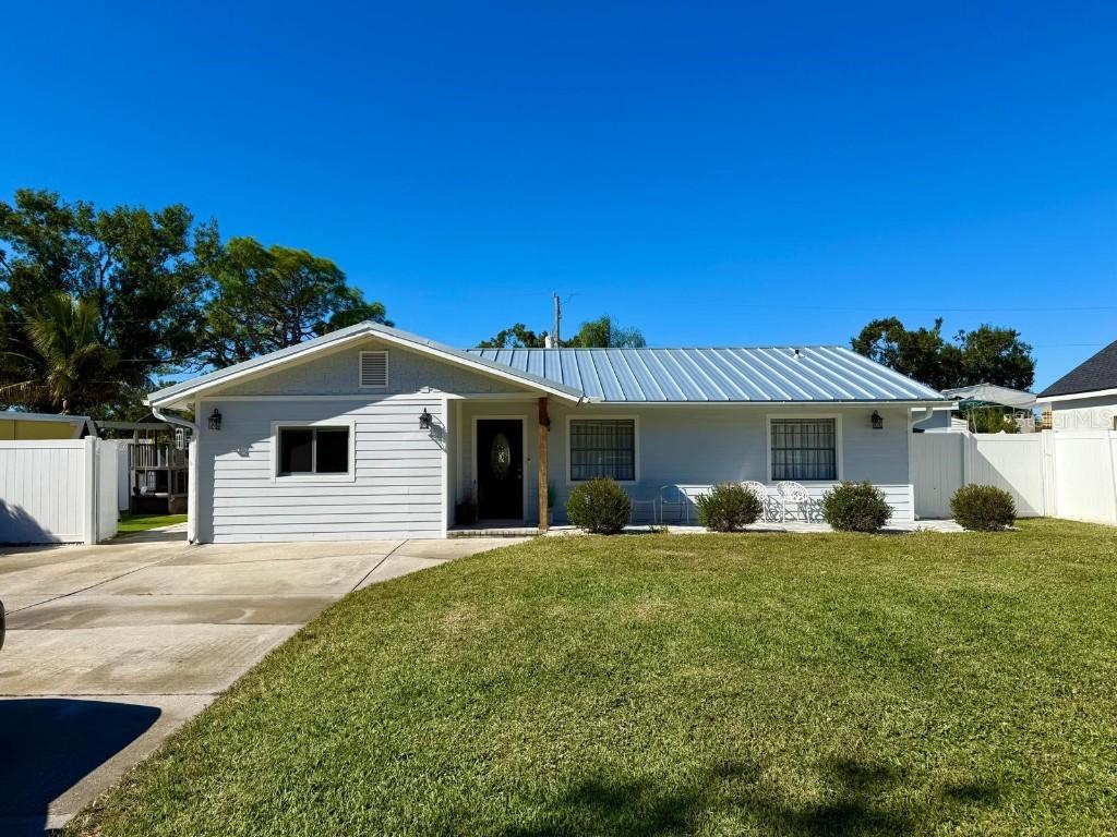 1057 Willis Ave., Sarasota, FL 34232