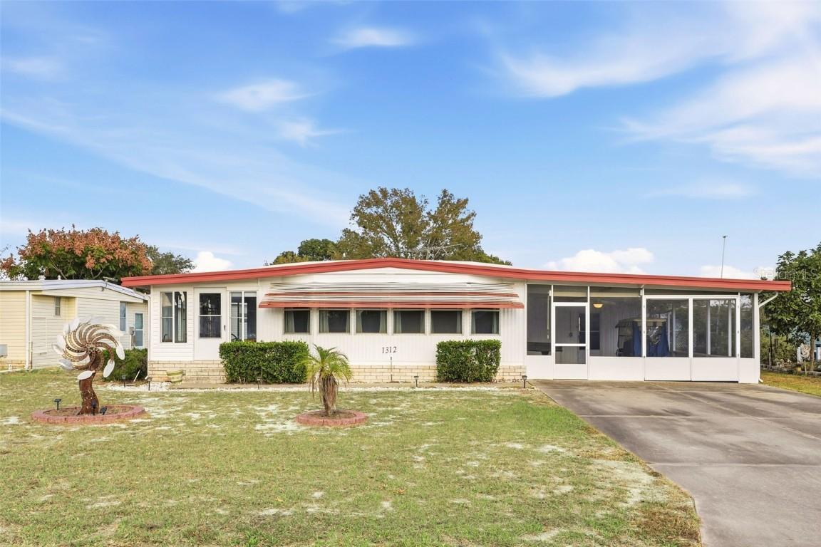 1312 Apache Cir., Tavares, FL 32778