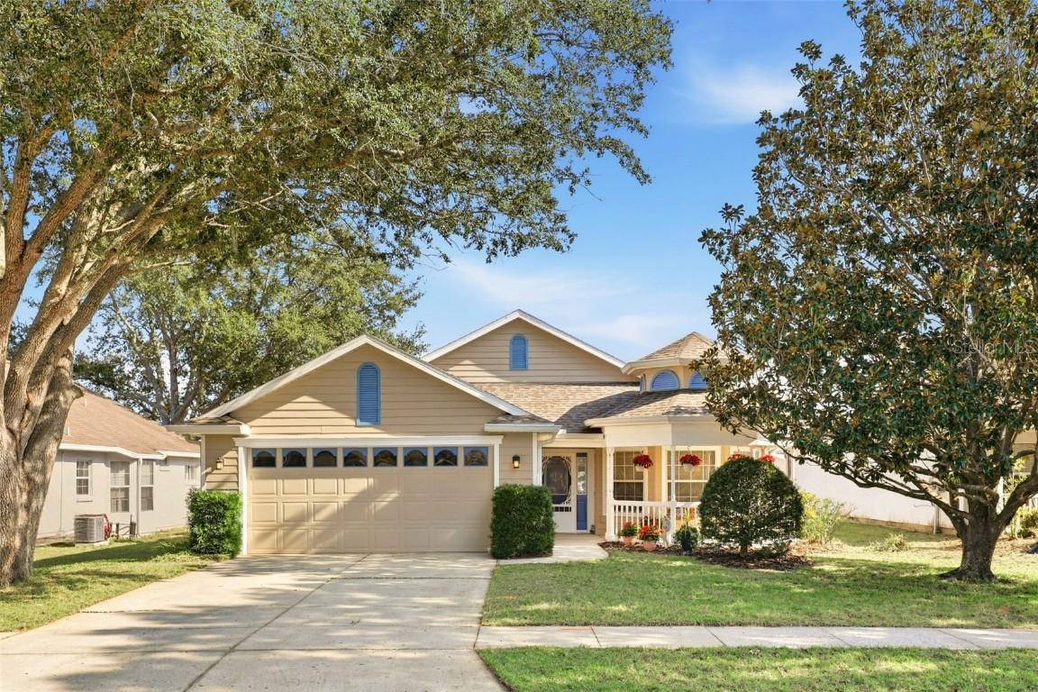 864 Lake Elsie Dr., Tavares, FL 32778