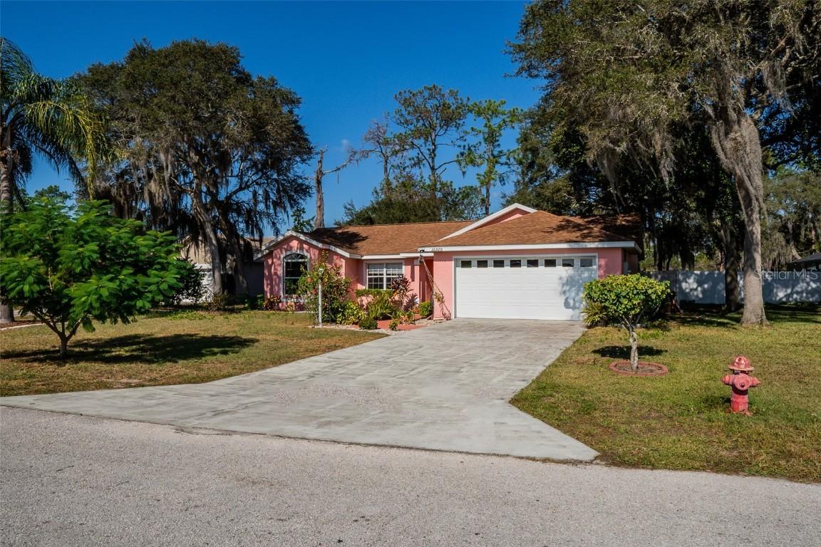 11315 Lake Dr., Leesburg, FL 34788