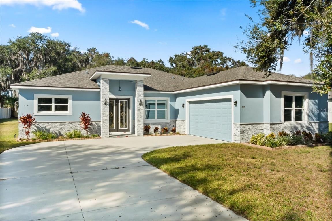 319 Water Shore Dr., Leesburg, FL 34748