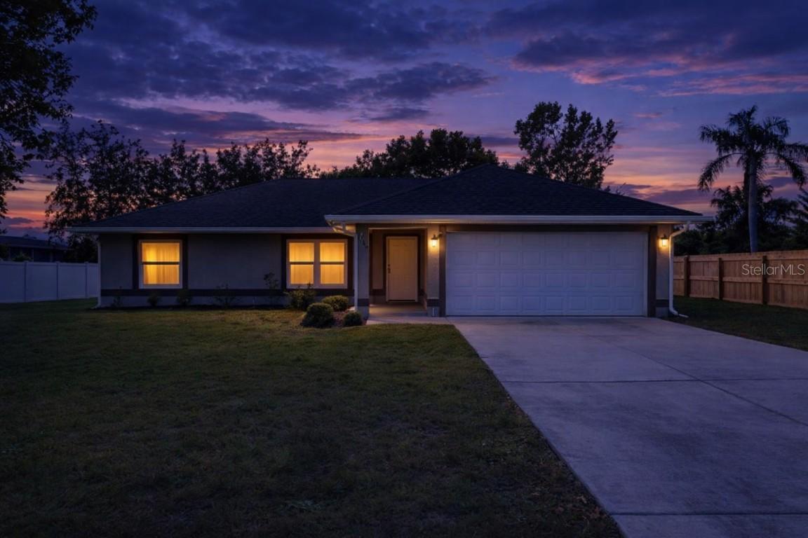 1049 Pinder St., Deltona, FL 32725