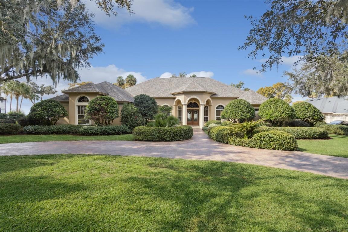 1640 Peninsula Dr., Tavares, FL 32778