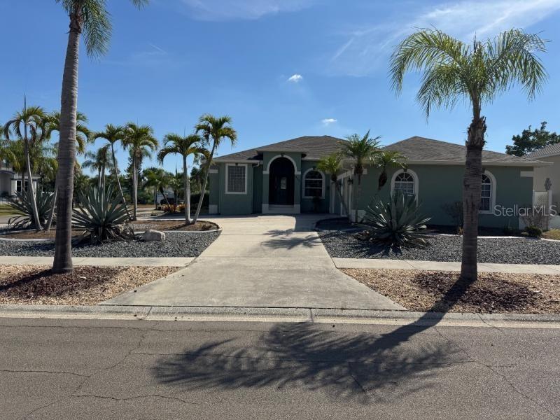 802 Bunker View Dr., Apollo Beach, FL 33572