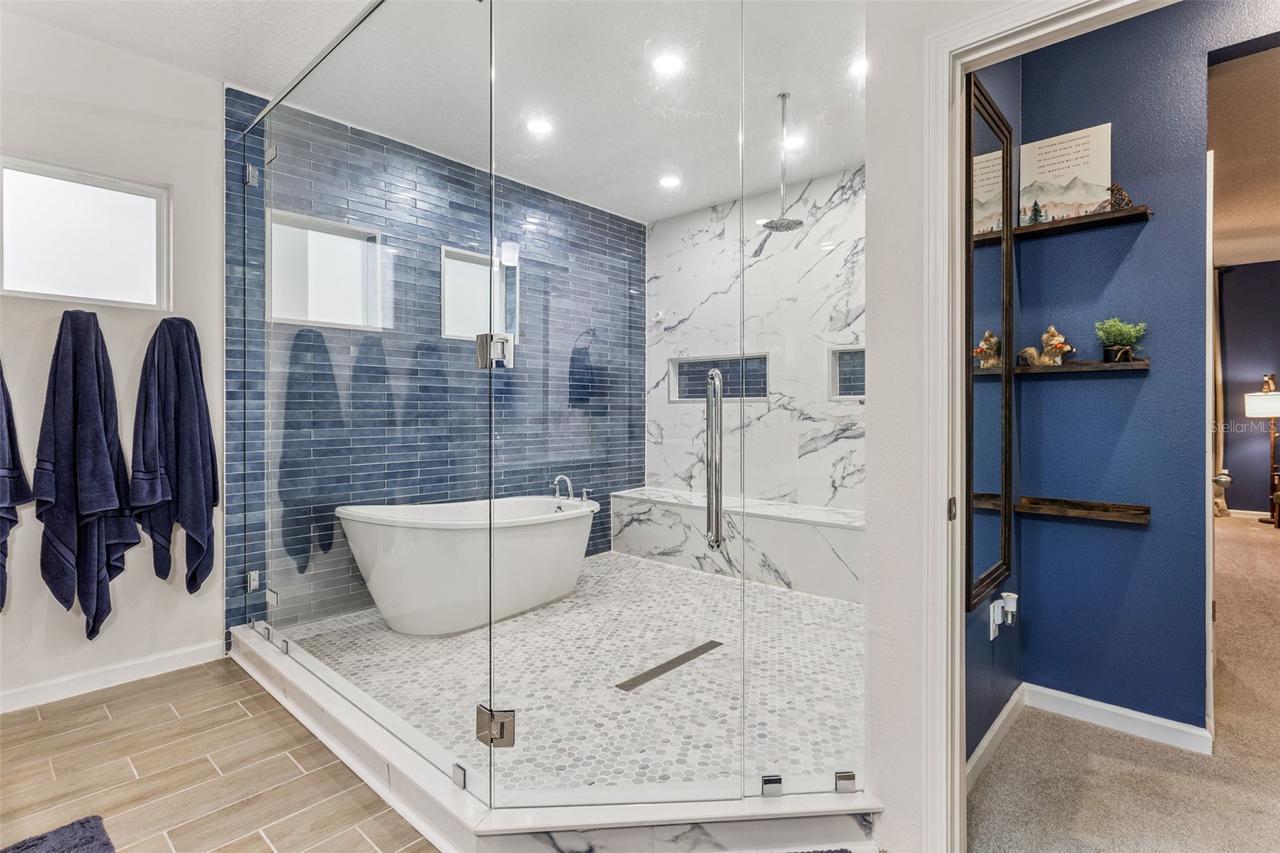 594 Via Bella Ct., Howey In The Hills, FL 34737