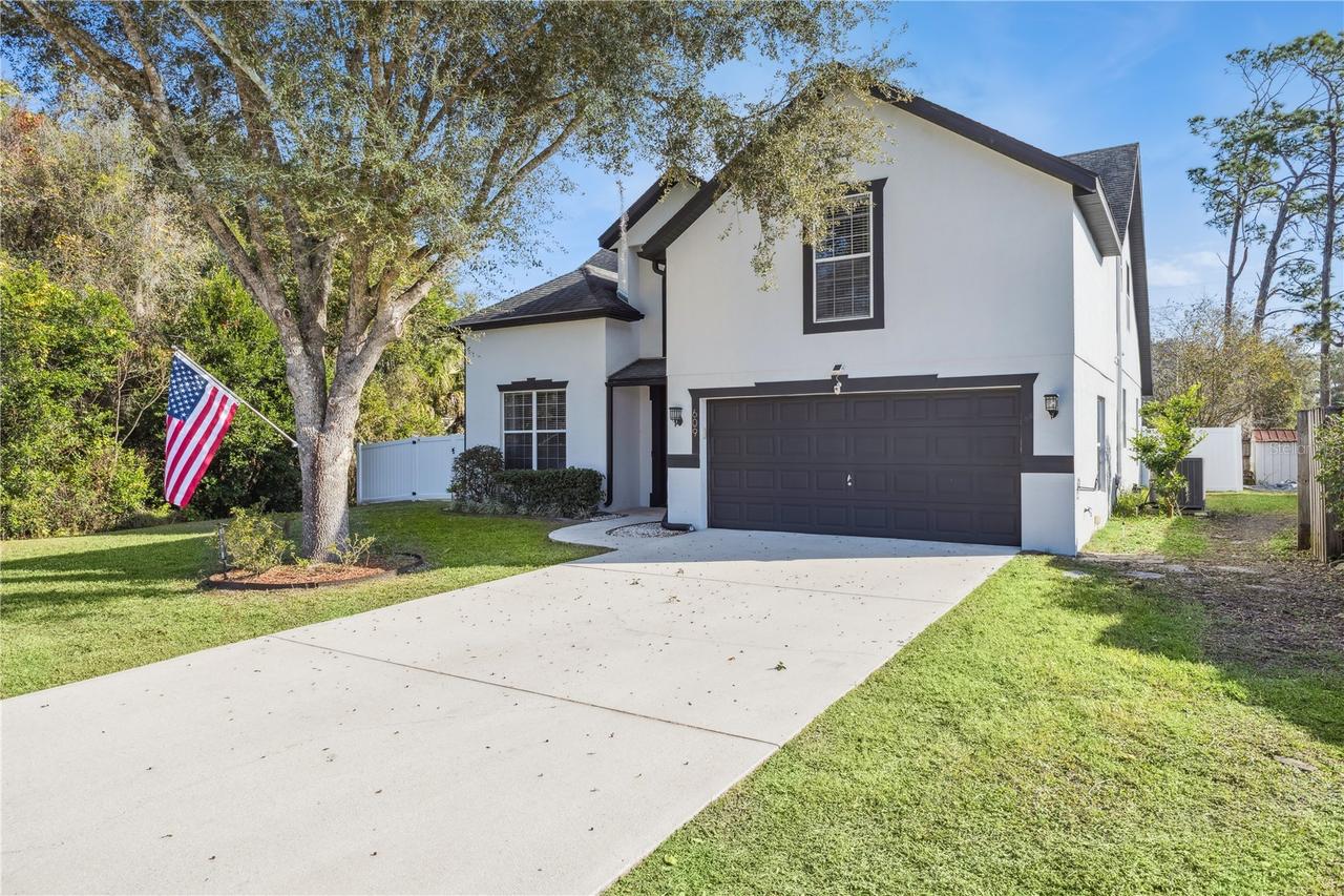 609 Rhodes Dr., Deland, FL 32720