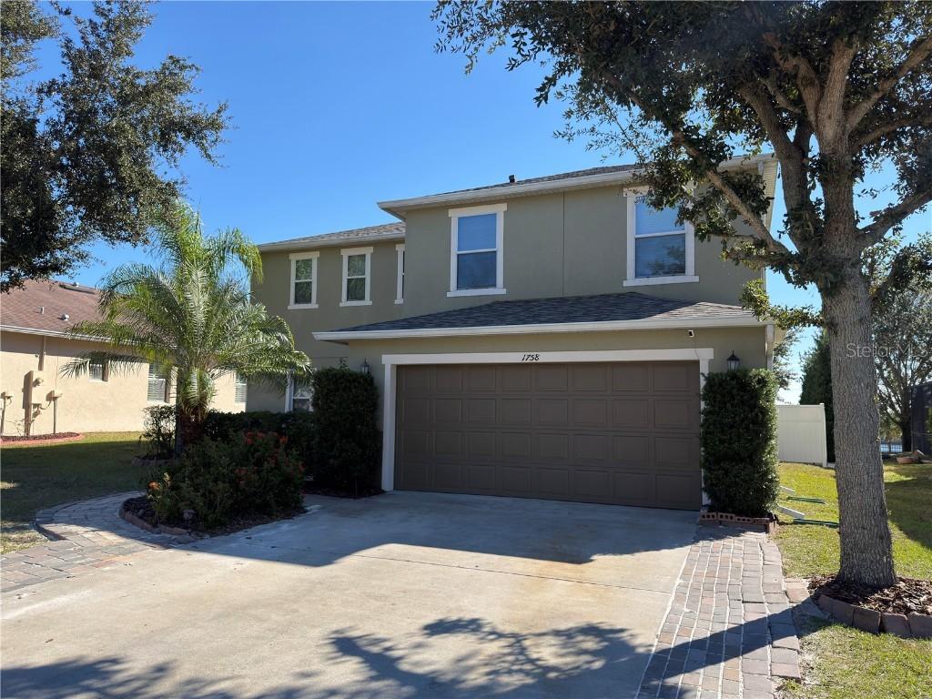 1758 Dunedin Dr., Tavares, FL 32778