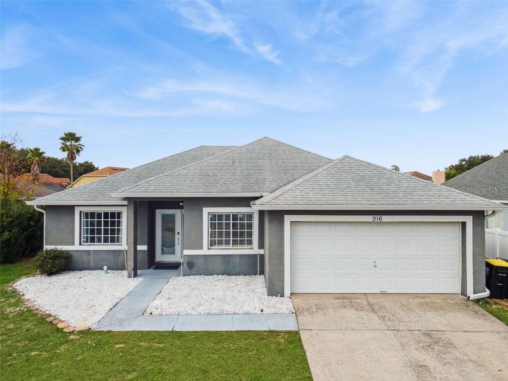 916 Hillcrest Dr., Davenport, FL 33897