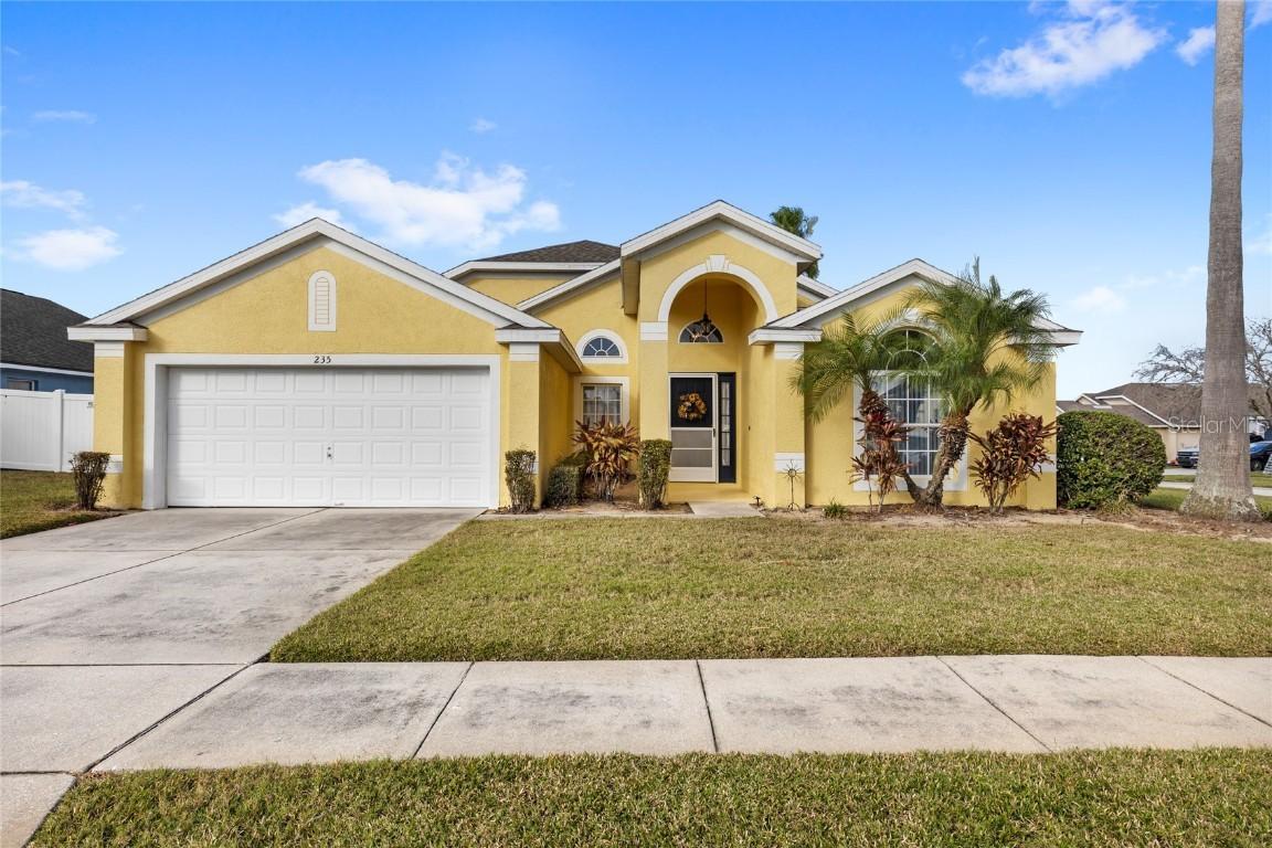 235 Ballyshannon Dr., Davenport, FL 33897