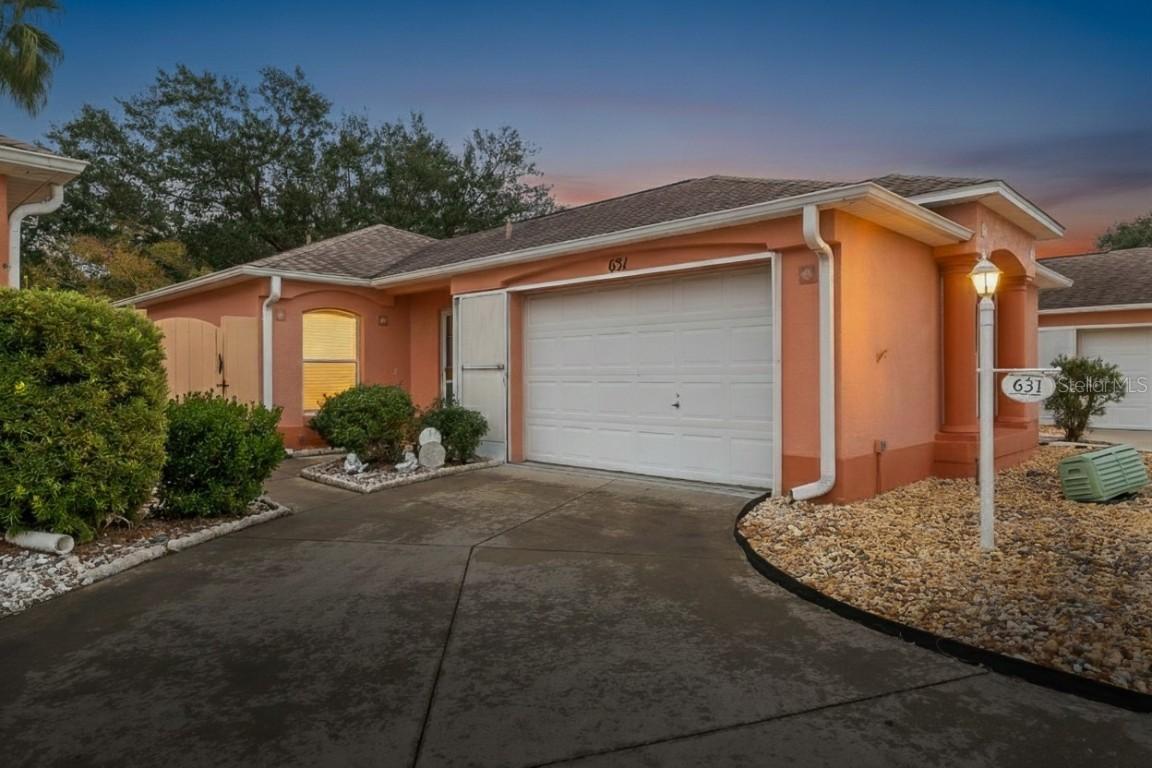 631 Enconto St., Lady Lake, FL 32159