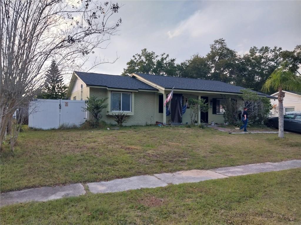 2733 E Dellwood Dr., Eustis, FL 32726