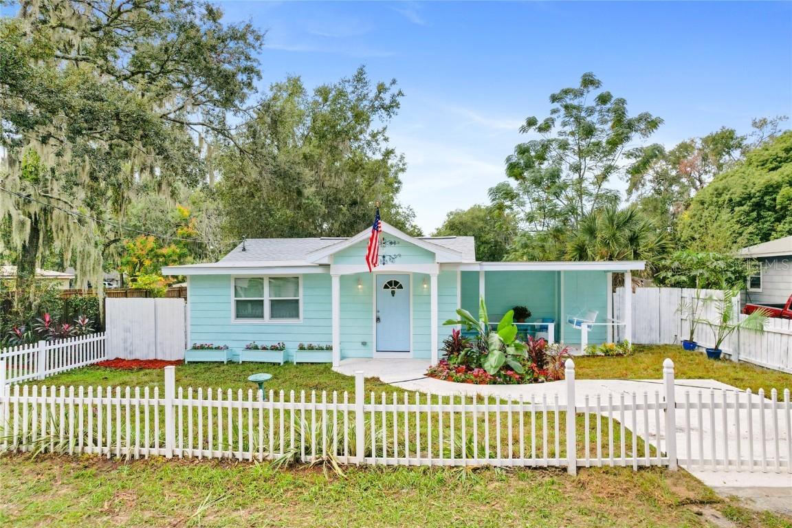245 S Rhodes St., Mount Dora, FL 32757