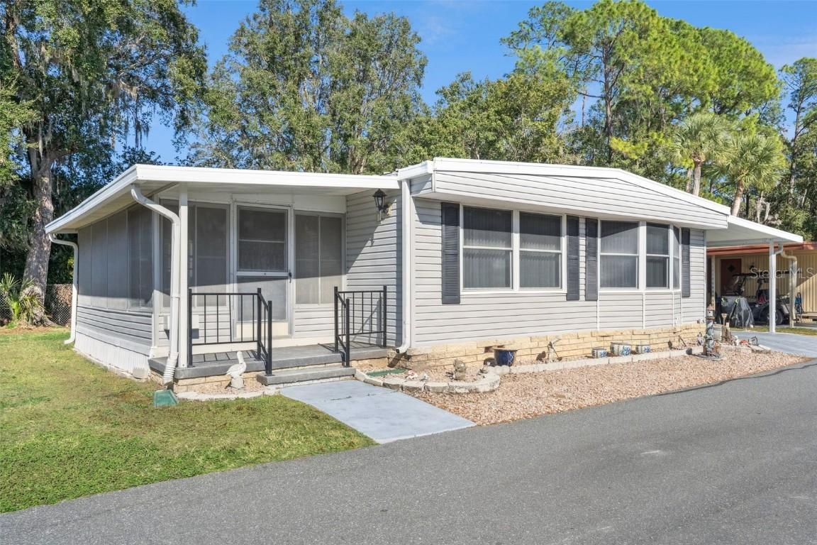 221 Pinewood Dr., Eustis, FL 32726