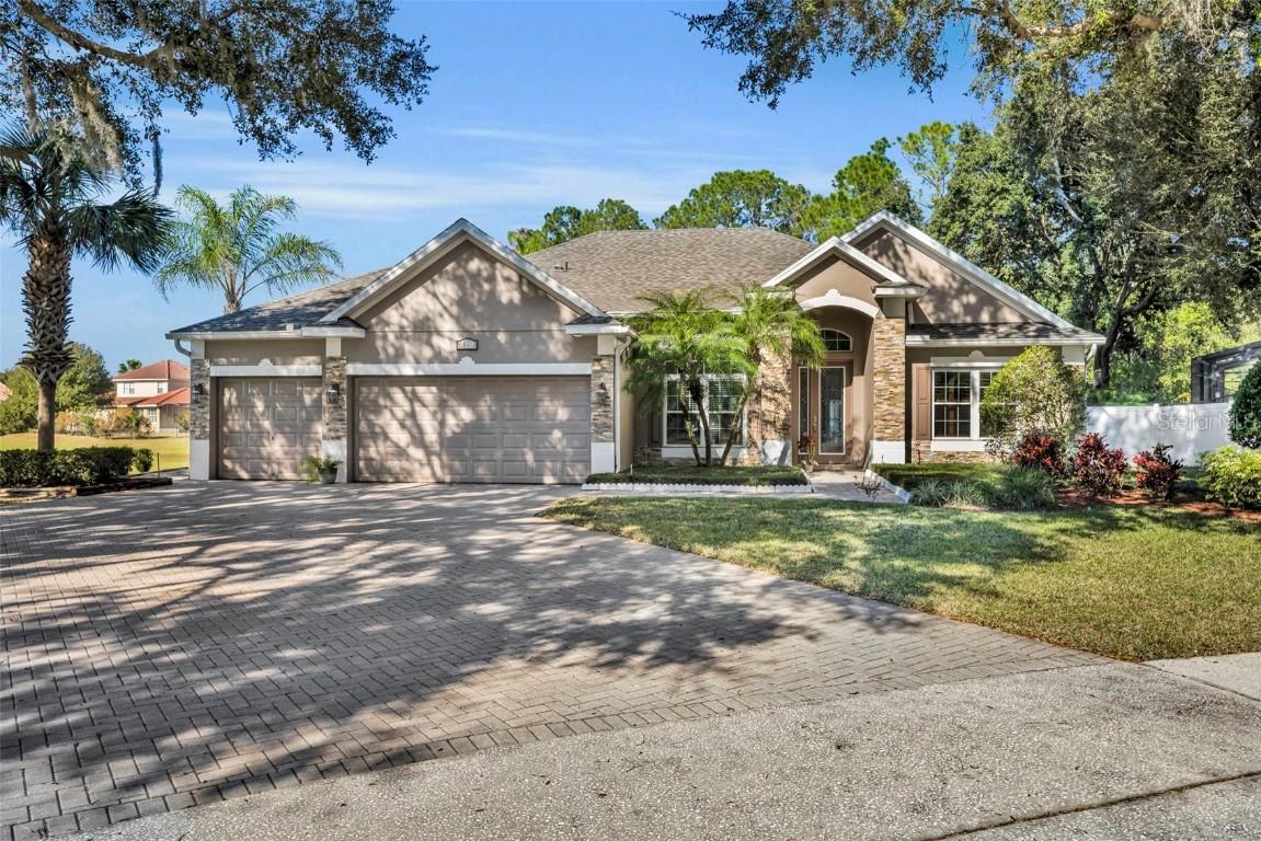 419 E Blue Water Edge Dr., Eustis, FL 32736