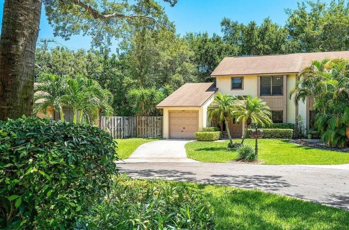 1007 Raintree Ln., Palm Beach Gardens, FL 33410