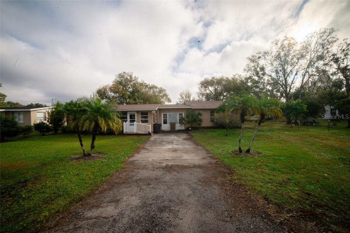 1665 Hope St., Intercession City, FL 33848