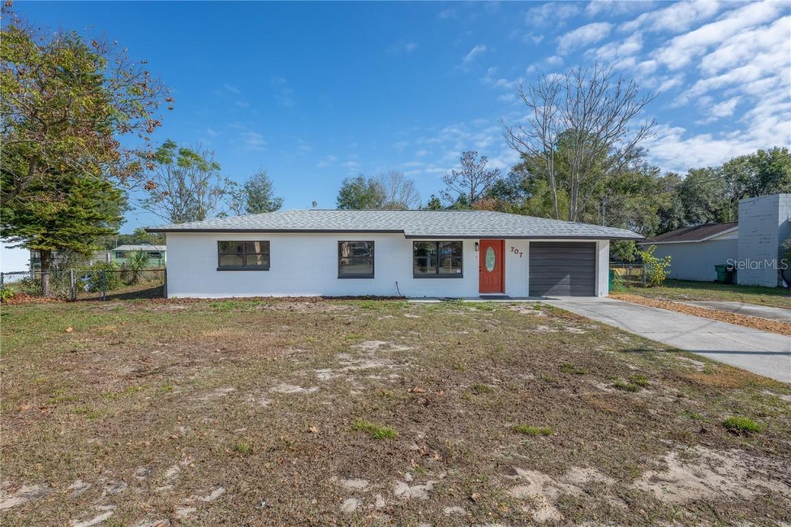 707 Maple Ave., Fruitland Park, FL 34731