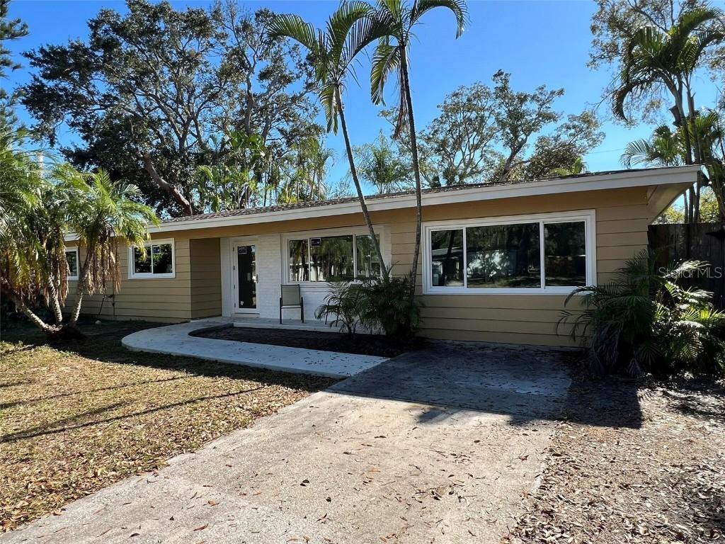 3180 Bellevue St., Sarasota, FL 34237