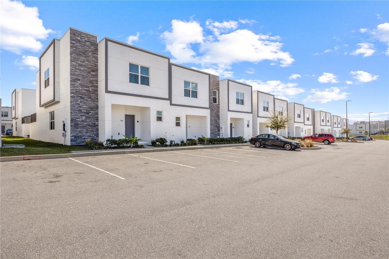 625 Trikomo Dr., Davenport, FL 33896