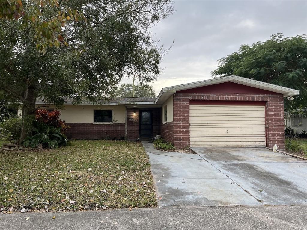 2431 Lakeview Dr., Melbourne, FL 32935