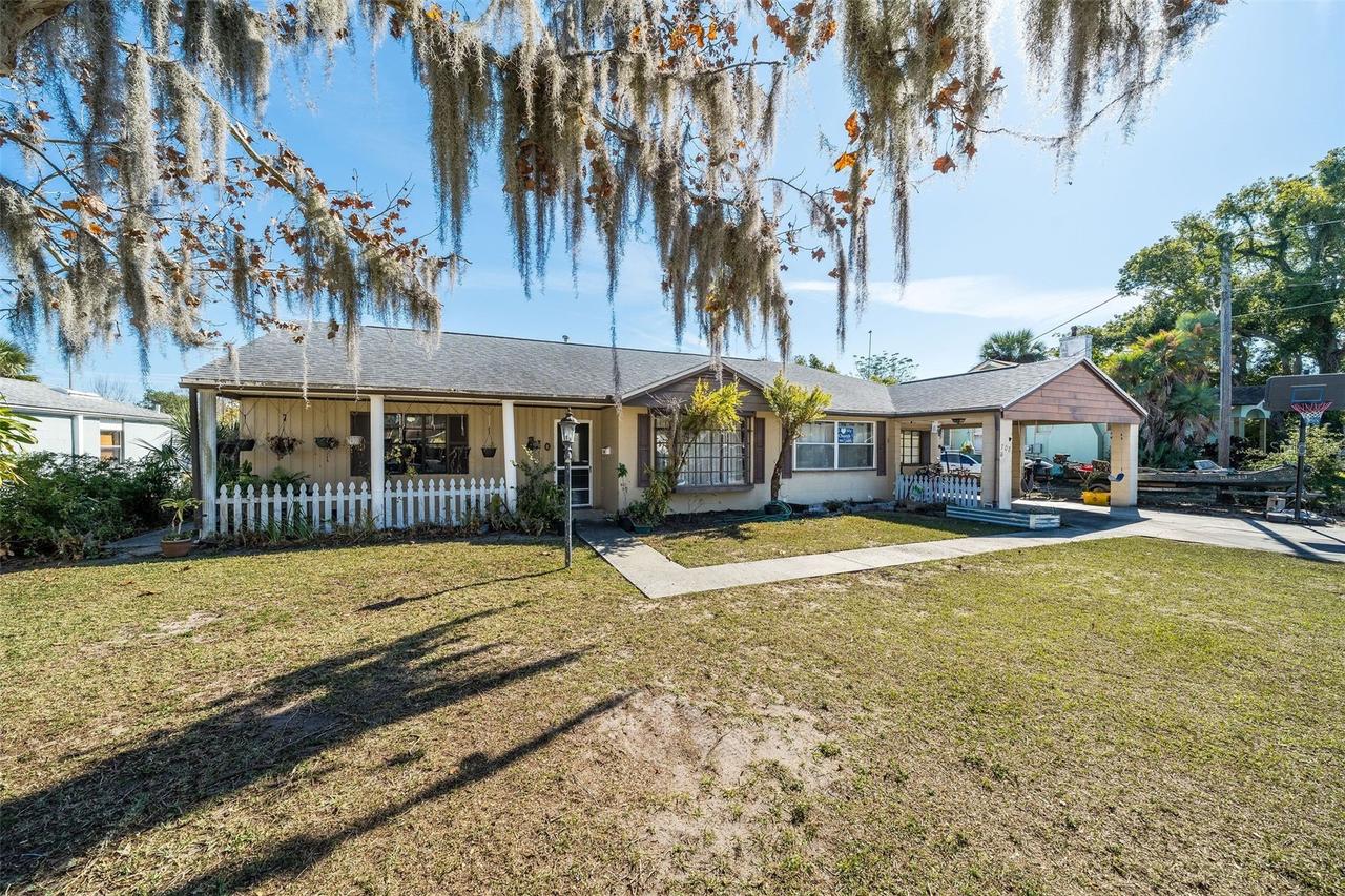 708 N Saint Clair Abrams Ave., Tavares, FL 32778