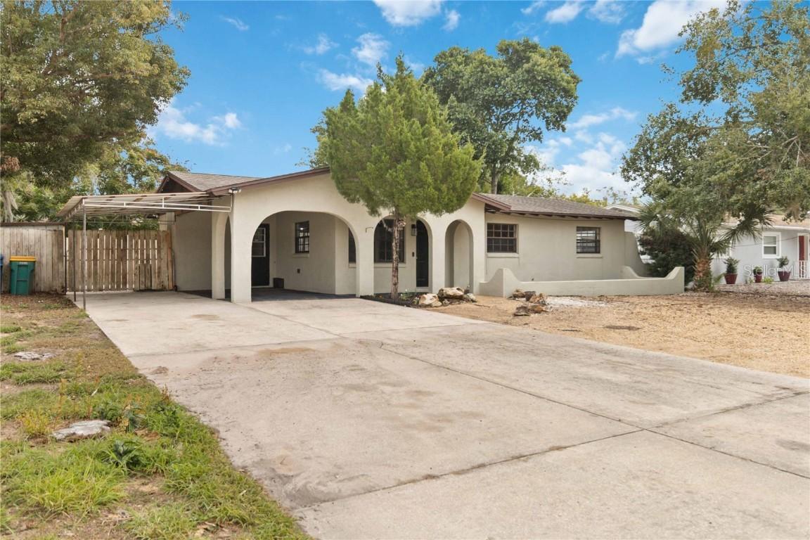 608 Dora Ave., Tavares, FL 32778