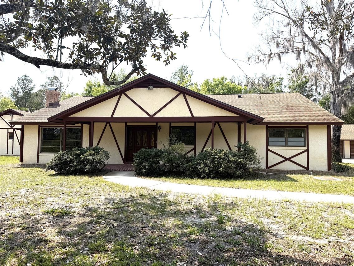 301 Shady Woods Rd., Geneva, FL 32732