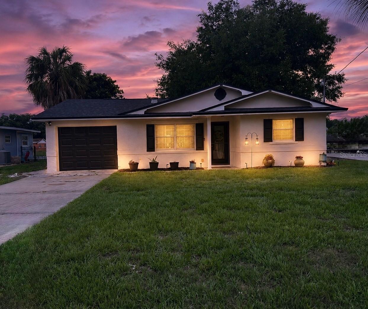 26625 Bimini Dr., Tavares, FL 32778