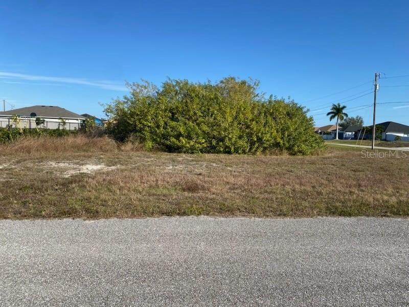 2002 NE 6th Place Pl., Cape Coral, FL 33909