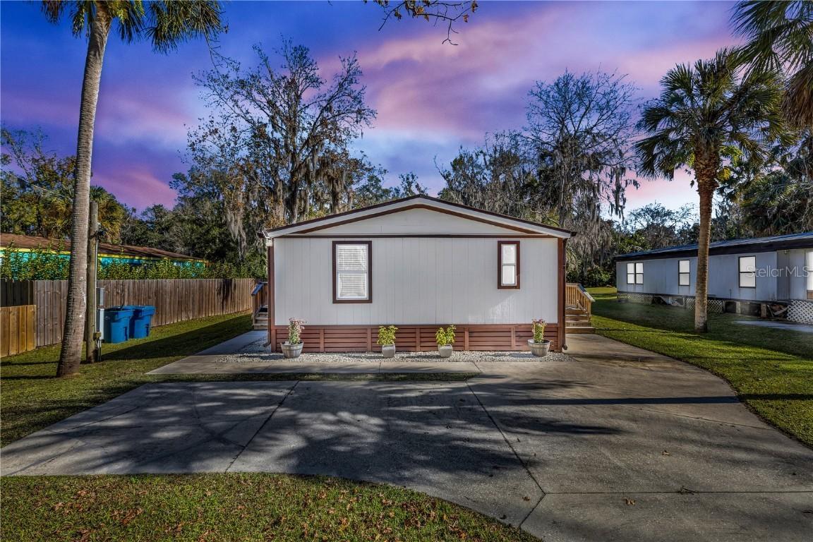 1311 Elizabeth St., New Smyrna Beach, FL 32168