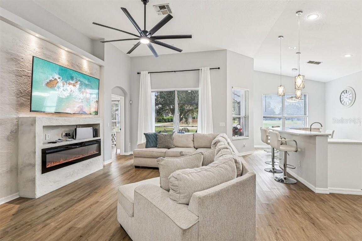 221 Westmoreland Cir., Kissimmee, FL 34744